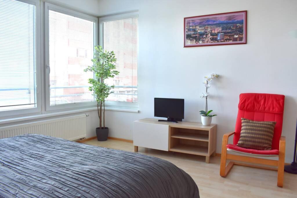Modern Apartments - Airport 8Mins Prag Exteriör bild