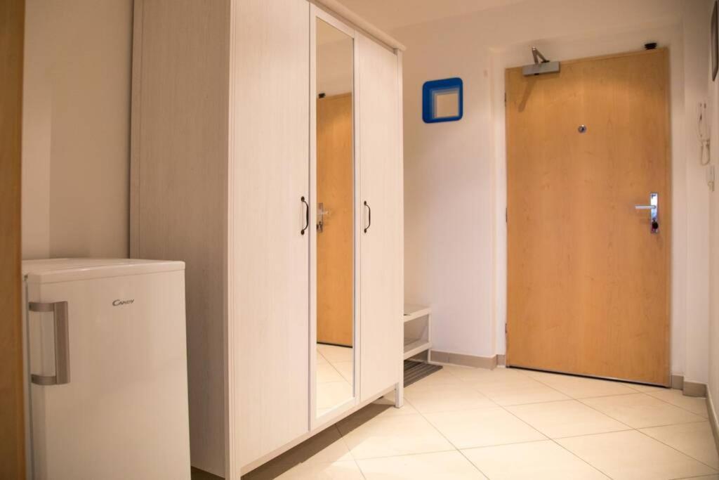 Modern Apartments - Airport 8Mins Prag Exteriör bild