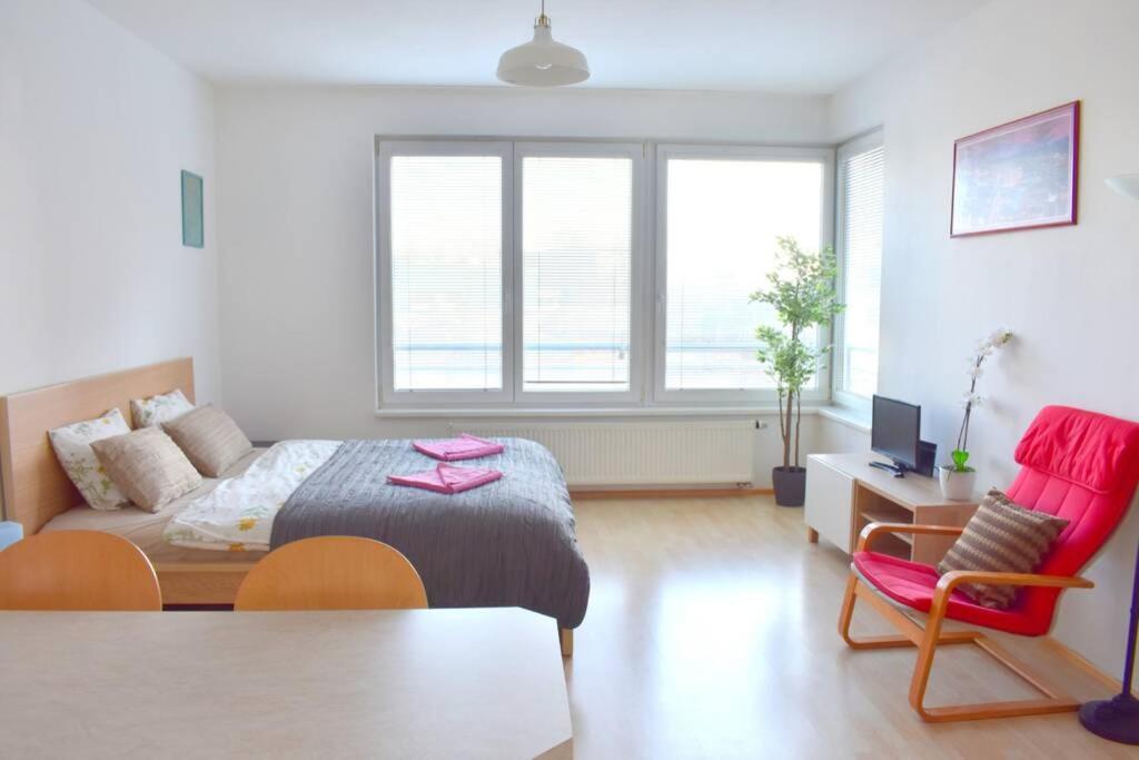 Modern Apartments - Airport 8Mins Prag Exteriör bild